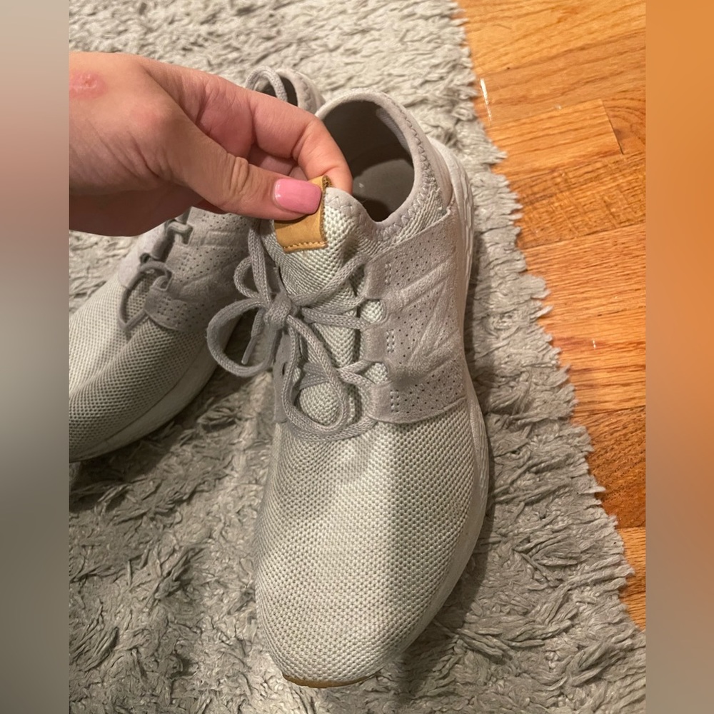 women’s new balance gray sneakers